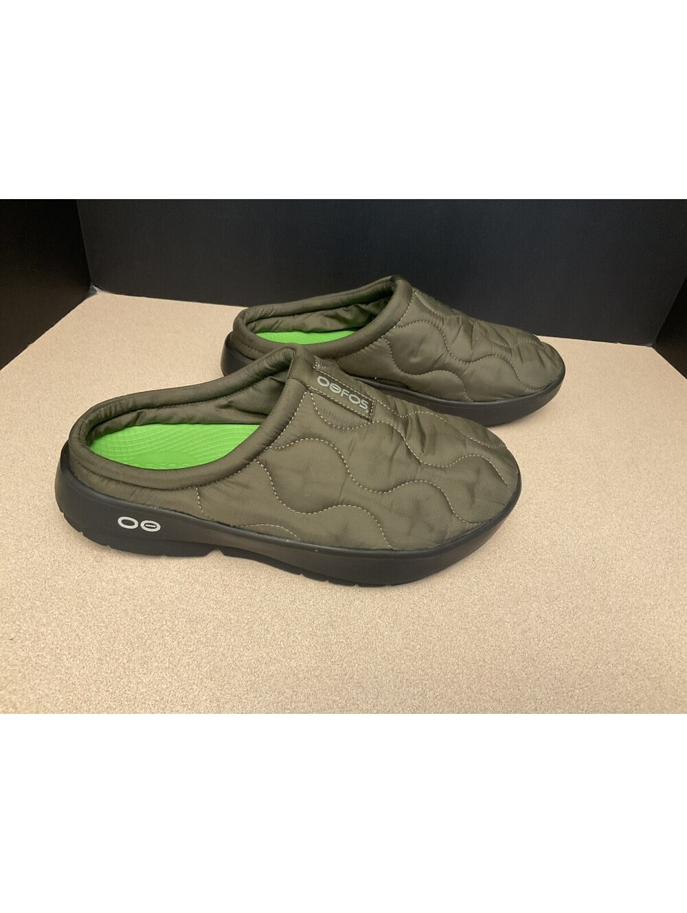 Mens OOFOS OOcoozie Thermo Mules Quilted Recovery Slippers. Size 9.5. Nice!